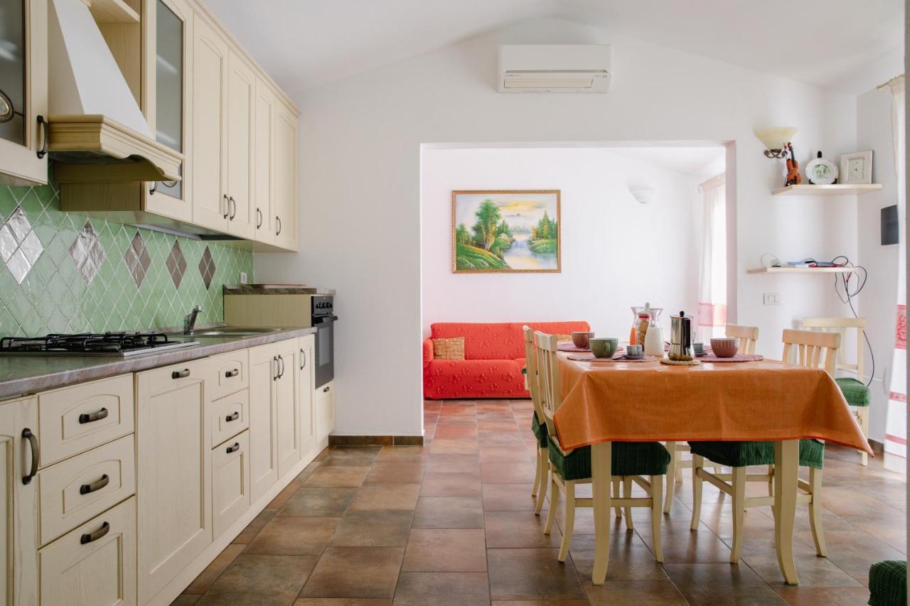 Villa Le Residenze Di Baia Sant'Anna à Tanaunella Extérieur photo