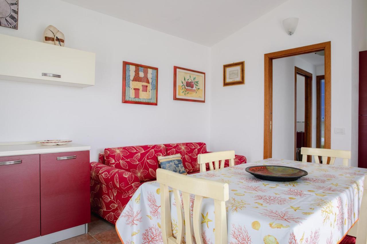 Villa Le Residenze Di Baia Sant'Anna à Tanaunella Extérieur photo
