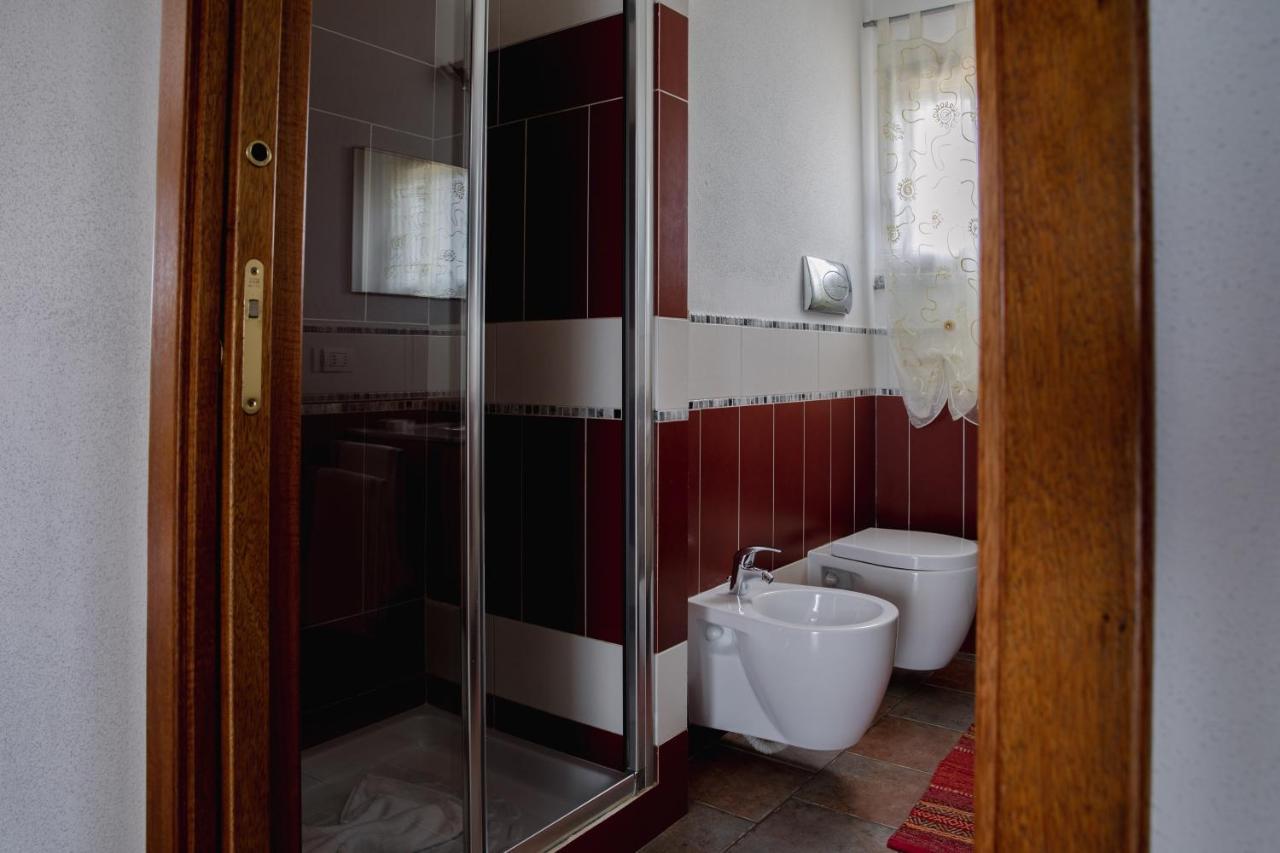 Villa Le Residenze Di Baia Sant'Anna à Tanaunella Extérieur photo