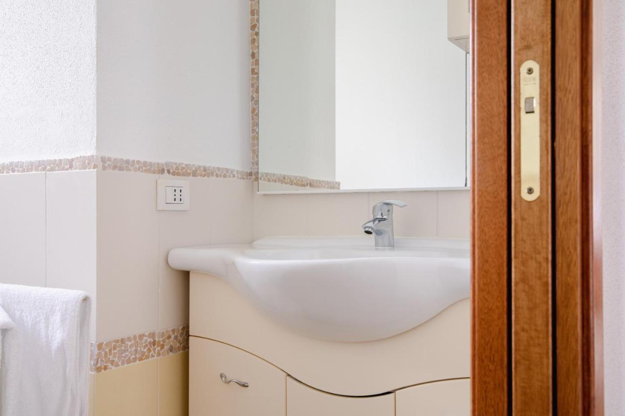 Villa Le Residenze Di Baia Sant'Anna à Tanaunella Extérieur photo
