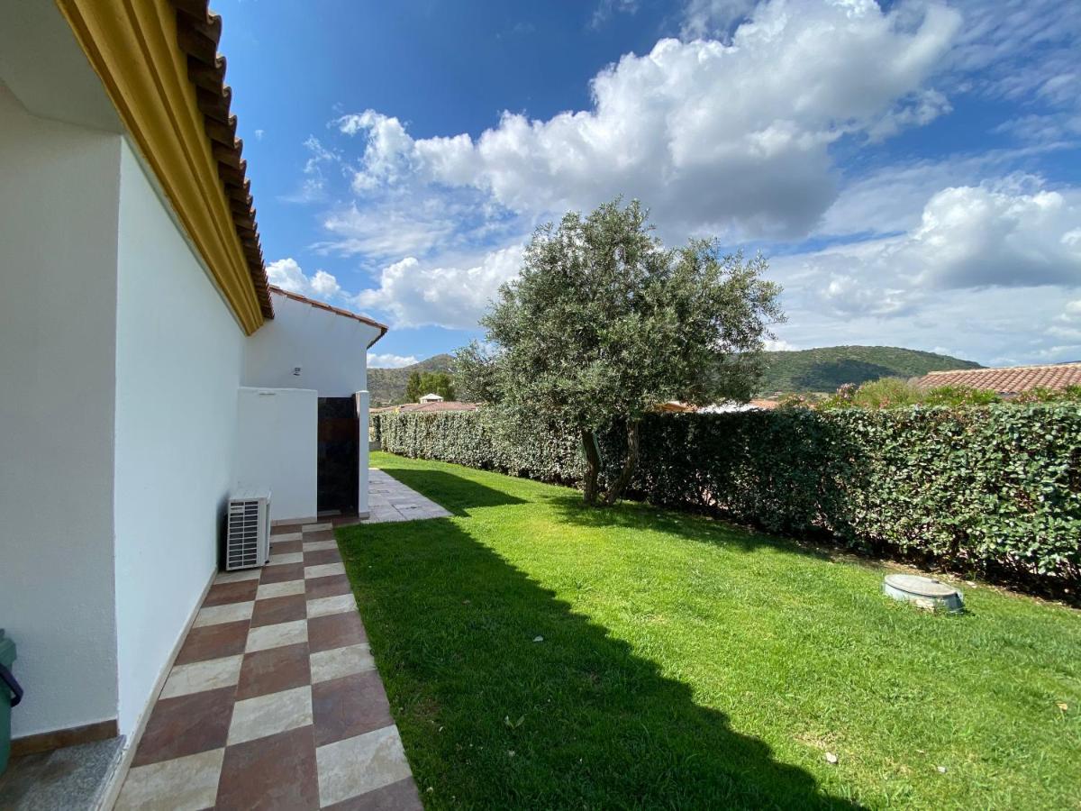 Villa Le Residenze Di Baia Sant'Anna à Tanaunella Extérieur photo