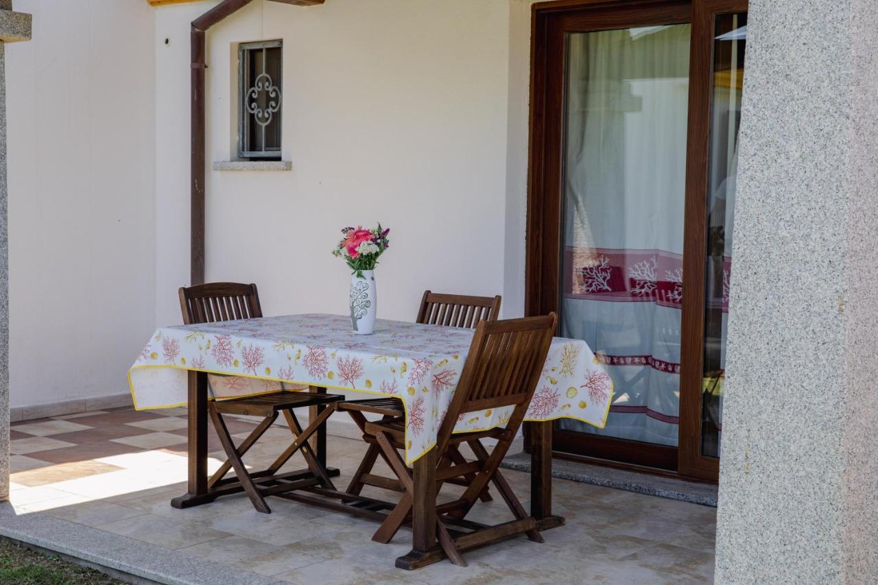 Villa Le Residenze Di Baia Sant'Anna à Tanaunella Extérieur photo