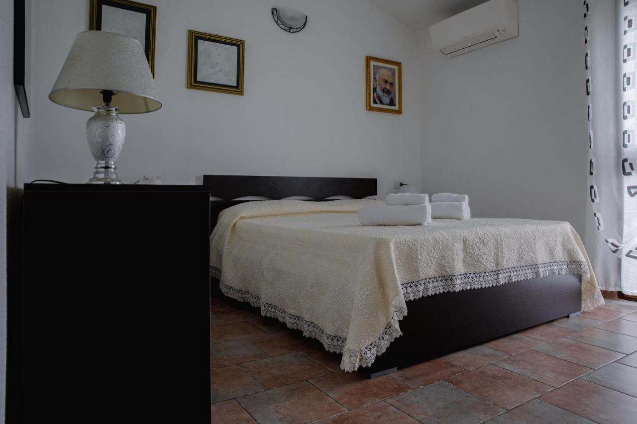 Villa Le Residenze Di Baia Sant'Anna à Tanaunella Extérieur photo