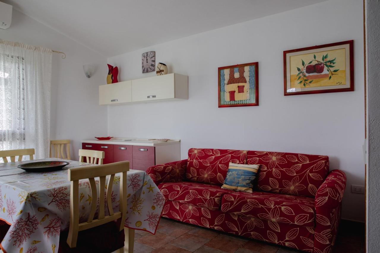 Villa Le Residenze Di Baia Sant'Anna à Tanaunella Extérieur photo