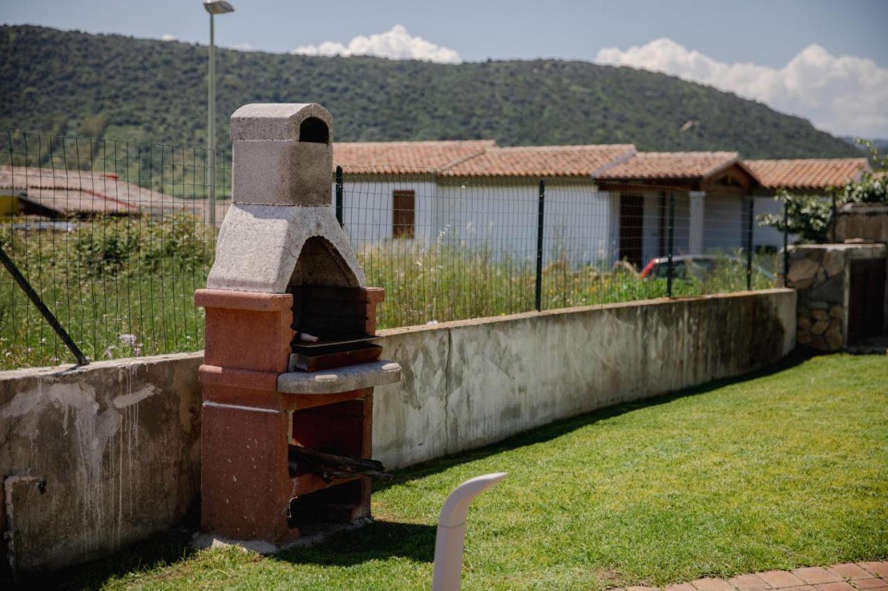 Villa Le Residenze Di Baia Sant'Anna à Tanaunella Extérieur photo