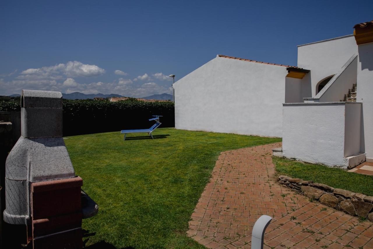 Villa Le Residenze Di Baia Sant'Anna à Tanaunella Extérieur photo