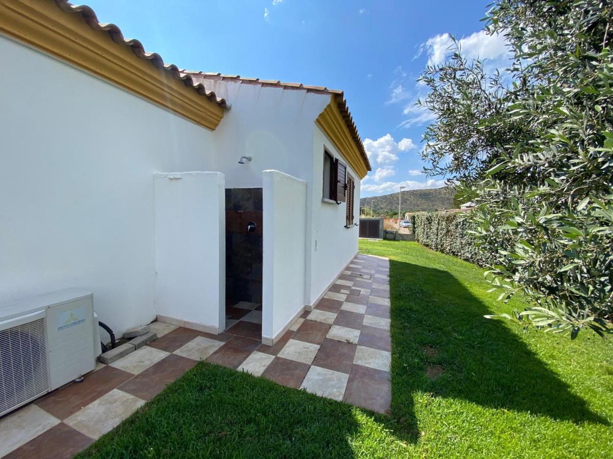 Villa Le Residenze Di Baia Sant'Anna à Tanaunella Extérieur photo